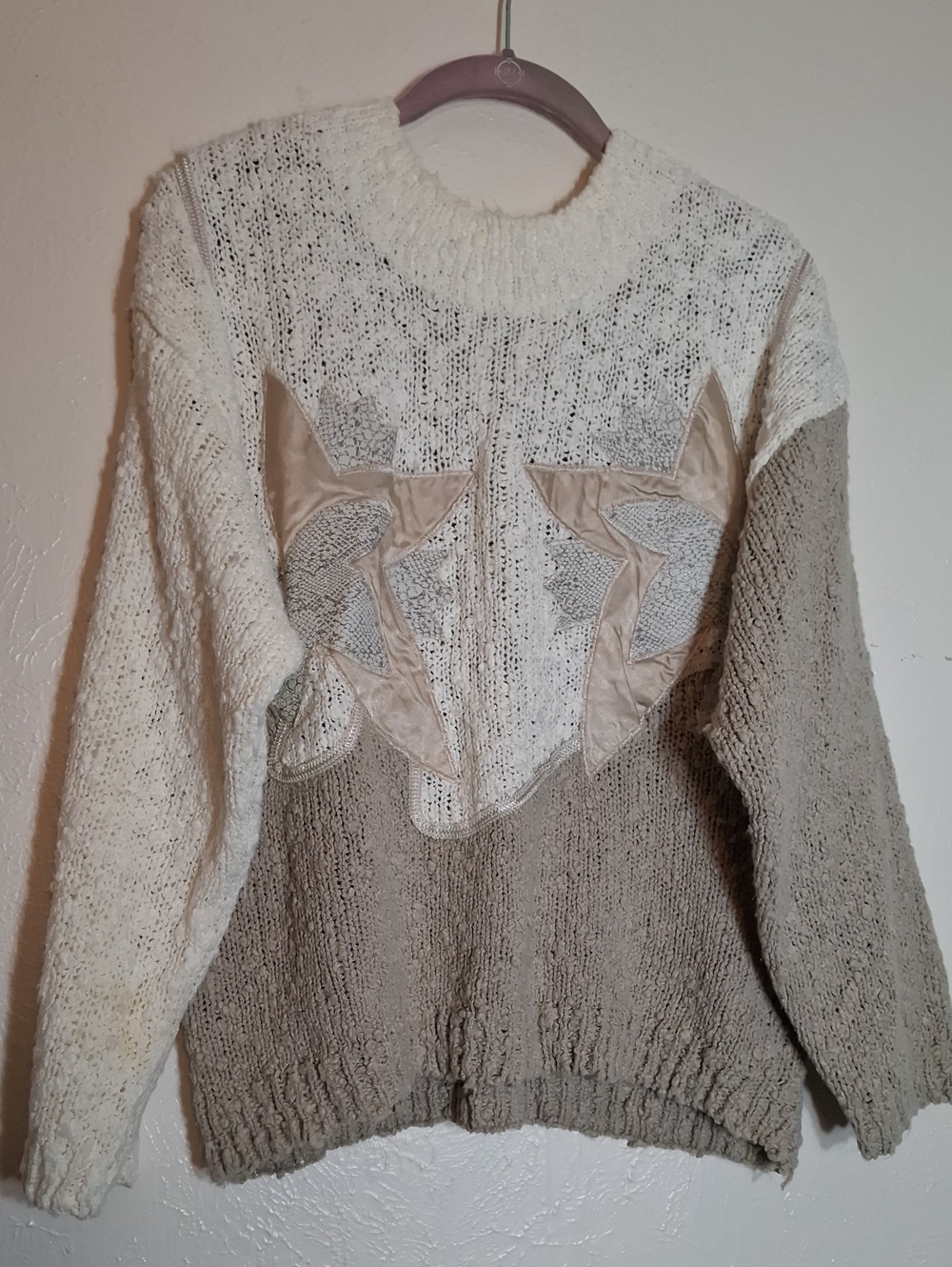 Vintage 80s Women’s Two-Tone Star Applique Crewneck Sweater in Cream & Taupe